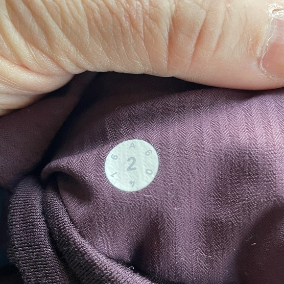 Sz. 2 Lululemon Dance Studio Crop Pants in Black Cherry - Picture 4 of 6